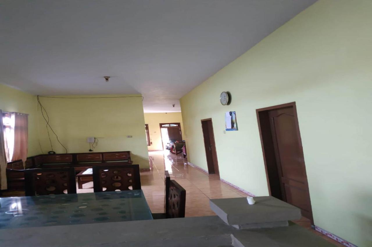 Oyo 90097 Homestay Sinta Ndani Putri Probolinggo Zewnętrze zdjęcie