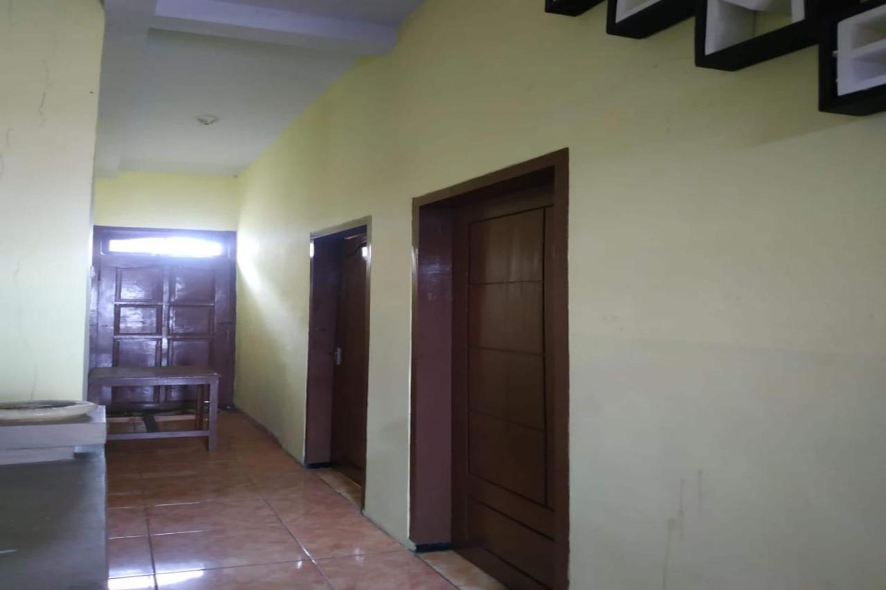 Oyo 90097 Homestay Sinta Ndani Putri Probolinggo Zewnętrze zdjęcie