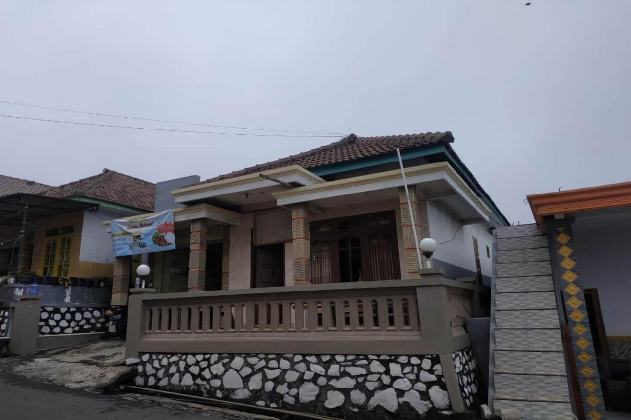 Oyo 90097 Homestay Sinta Ndani Putri Probolinggo Zewnętrze zdjęcie
