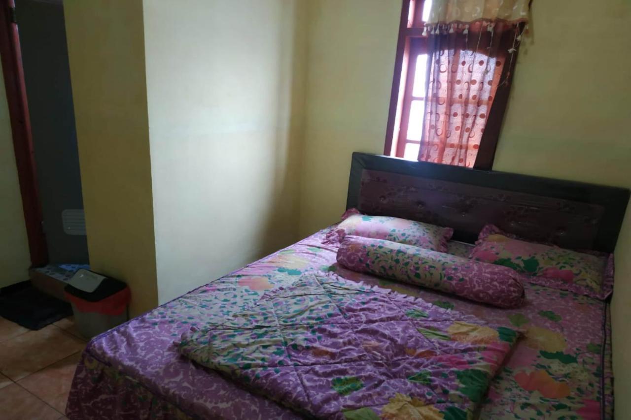 Oyo 90097 Homestay Sinta Ndani Putri Probolinggo Zewnętrze zdjęcie