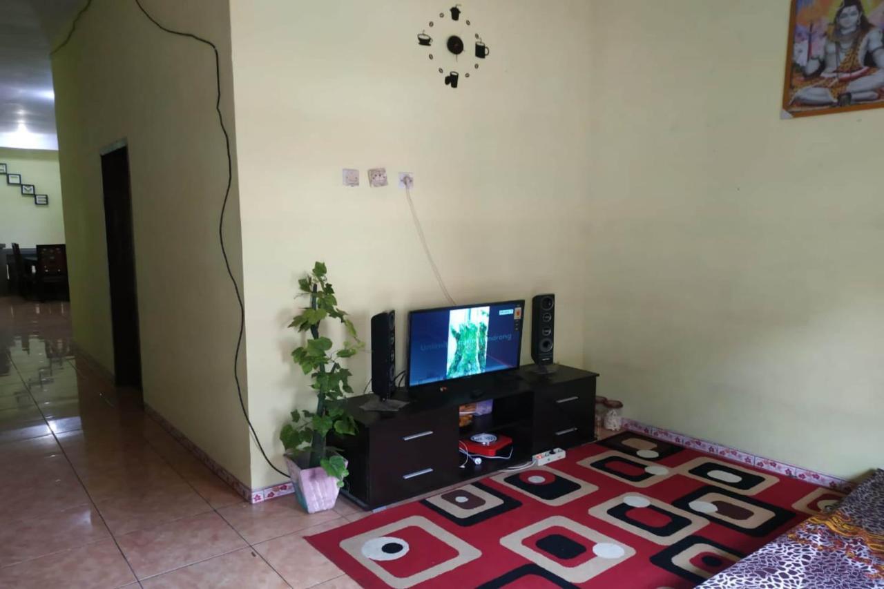 Oyo 90097 Homestay Sinta Ndani Putri Probolinggo Zewnętrze zdjęcie