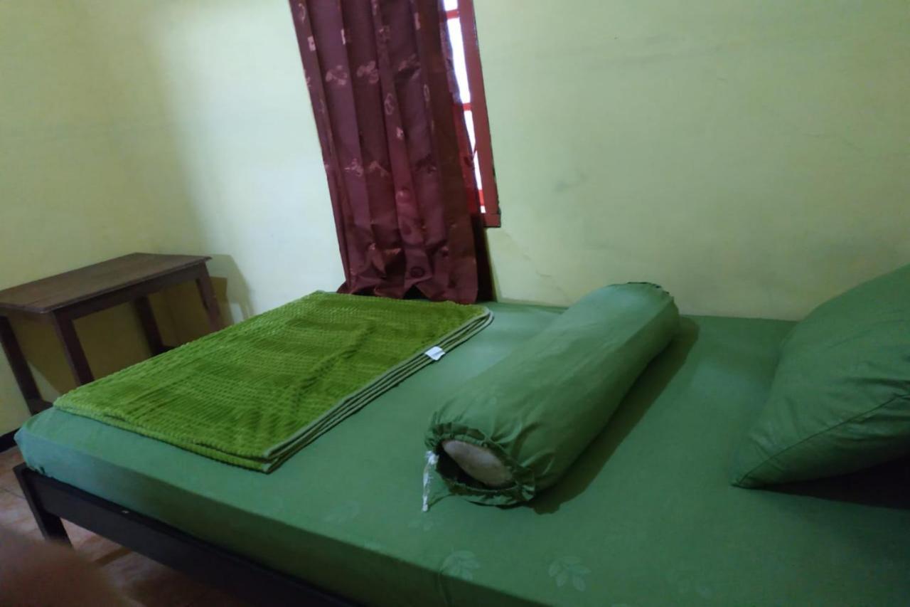 Oyo 90097 Homestay Sinta Ndani Putri Probolinggo Zewnętrze zdjęcie