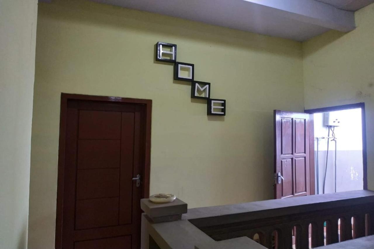 Oyo 90097 Homestay Sinta Ndani Putri Probolinggo Zewnętrze zdjęcie