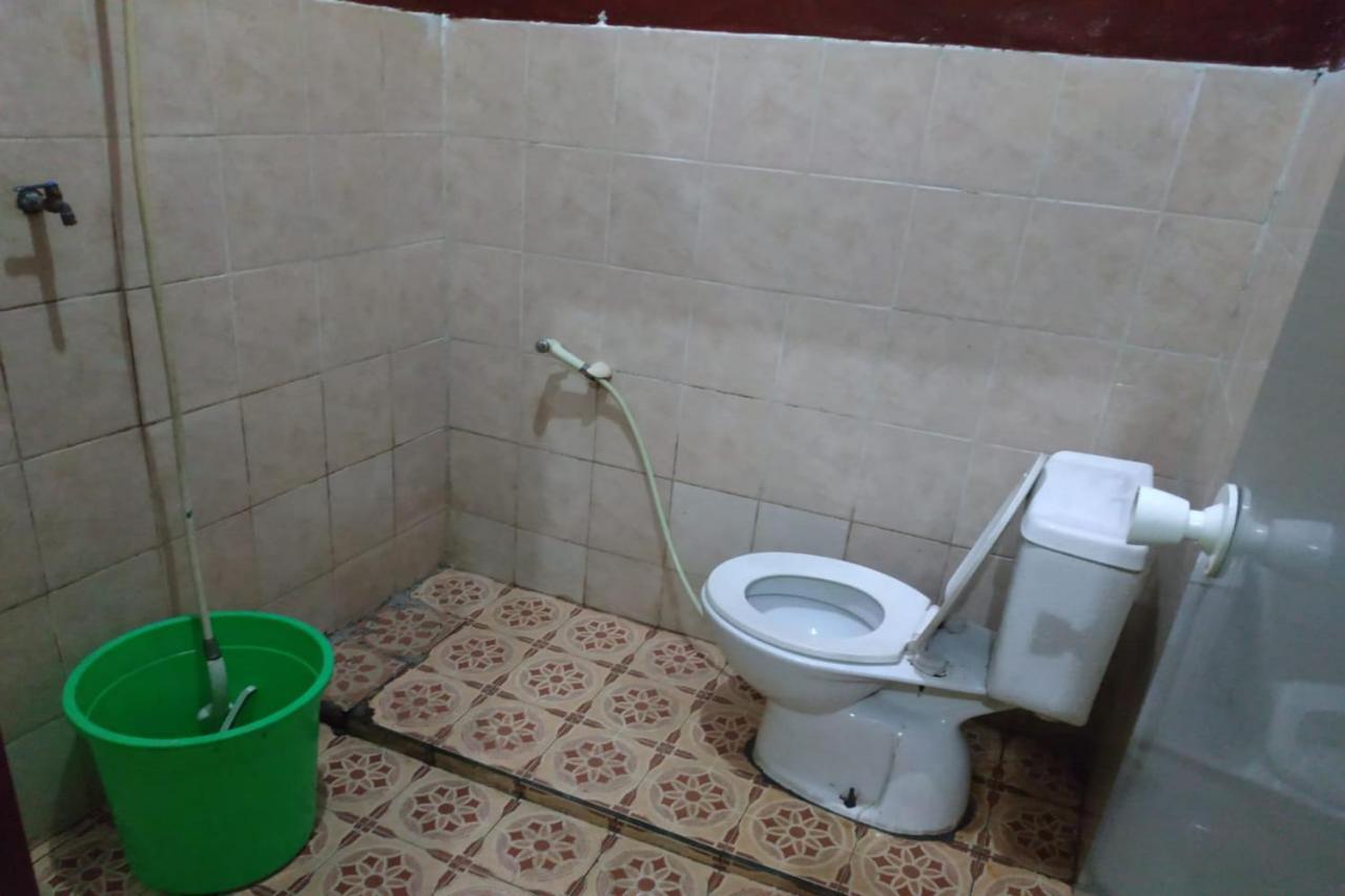 Oyo 90097 Homestay Sinta Ndani Putri Probolinggo Zewnętrze zdjęcie