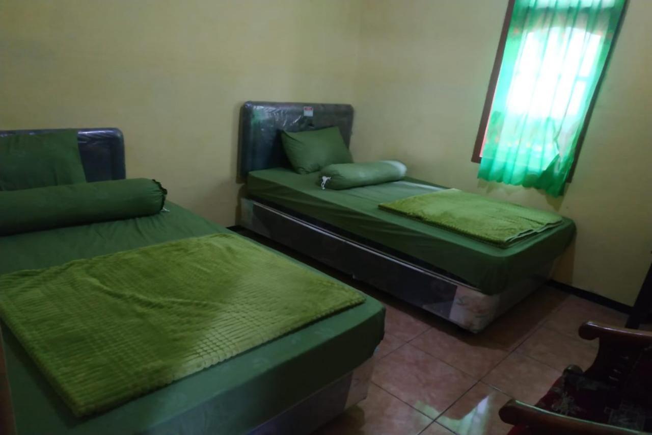 Oyo 90097 Homestay Sinta Ndani Putri Probolinggo Zewnętrze zdjęcie